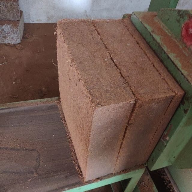 Low EC Cocopeat 5kg Block view 3 thumbnail 3